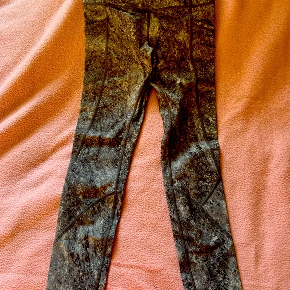 Lululemon leggings. size 6 - Picture 1 of 5